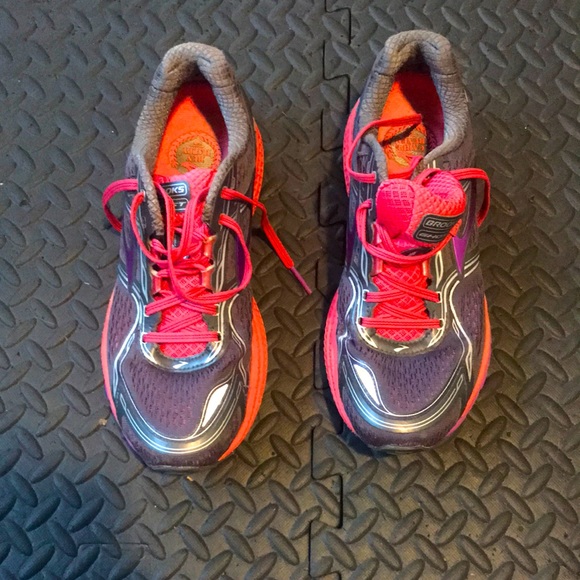 Brooks Shoes - Brooks Ghosts, women’s size 9. Worn 2 times.